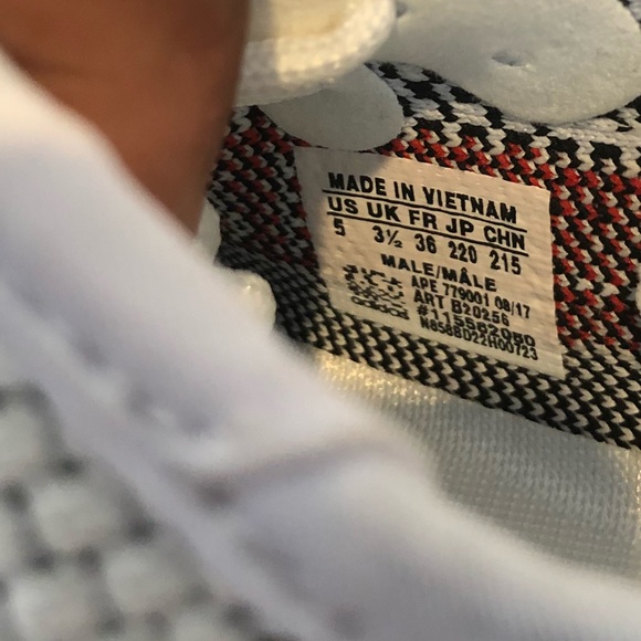 yeezy boost 350 v2 zebra size 5